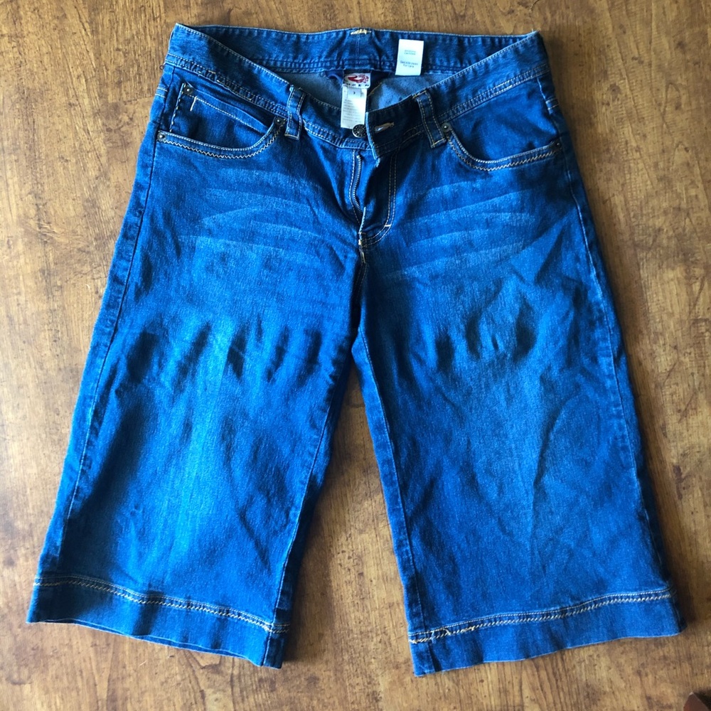 Flattering fit denim size 3, western brand